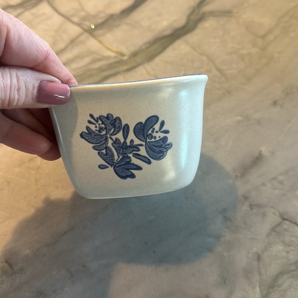 SOLD. SOLD 
Pfaltzgraff Stoneware Heart Shaped Dish - Picture 3 of 4